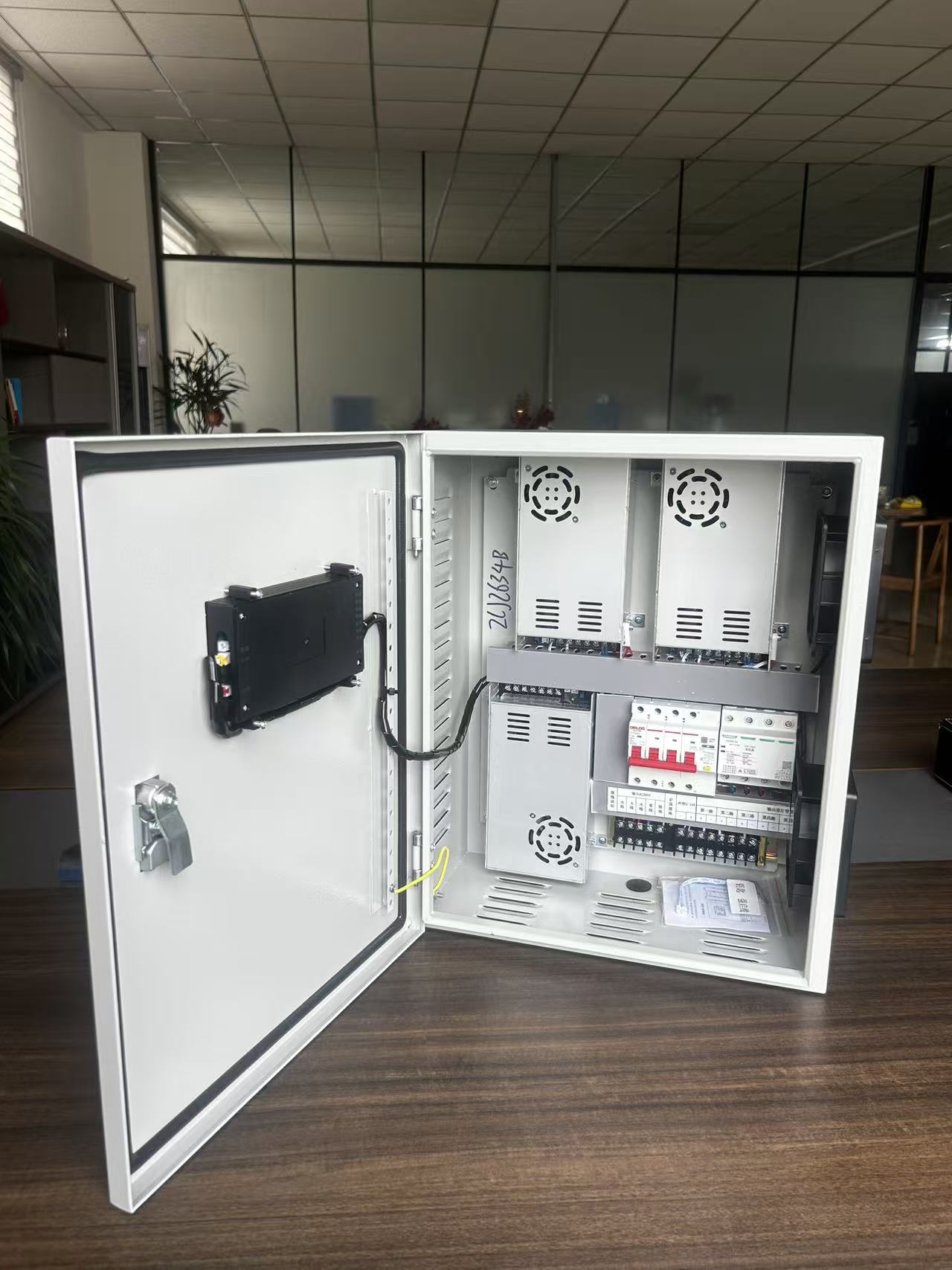 Livestock Lighting Control System — Manual key performance